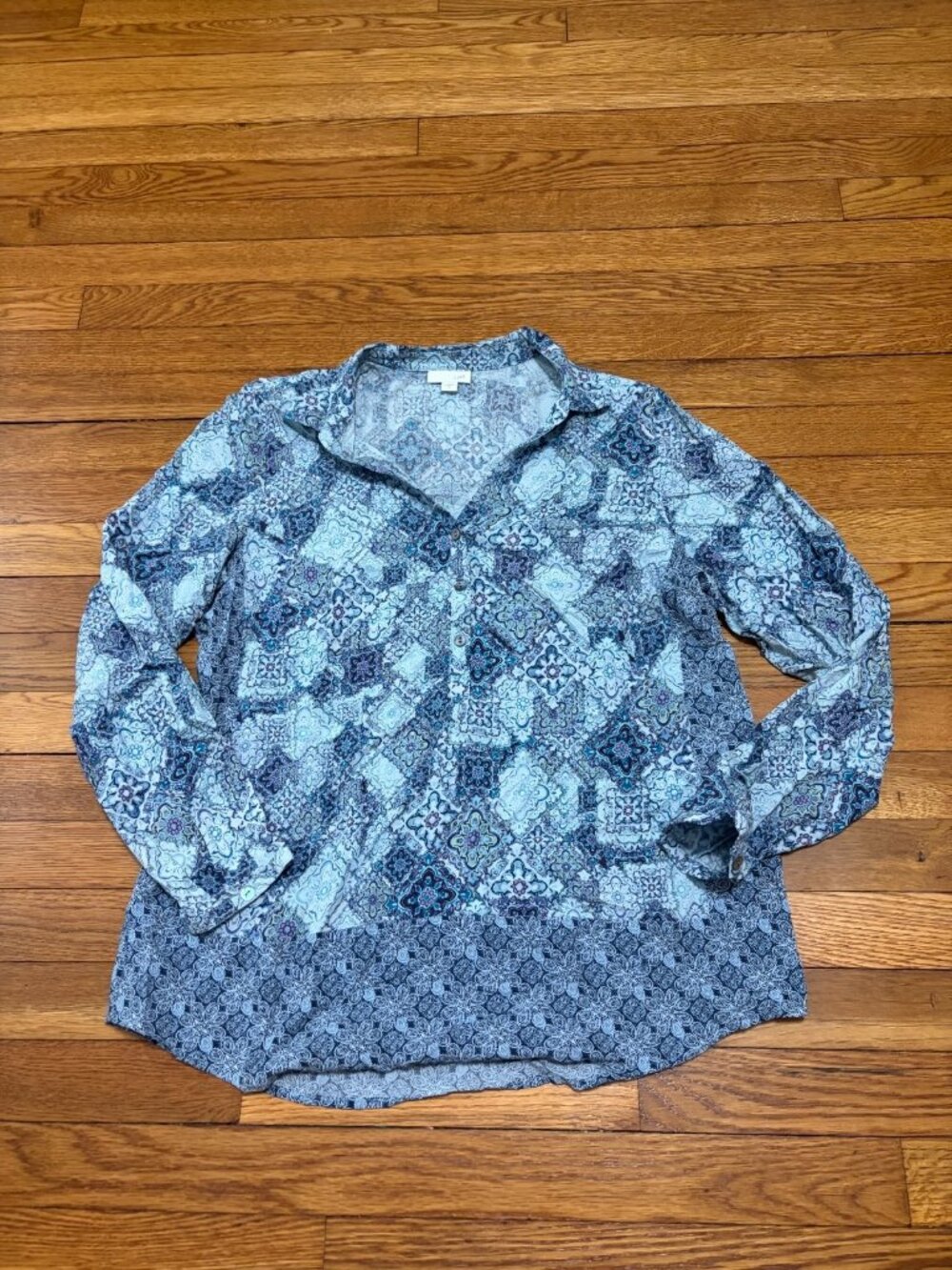 J Jill Womens Blouse Size Medium Blue Lightweight Rayon 1/2 Button Collared Top